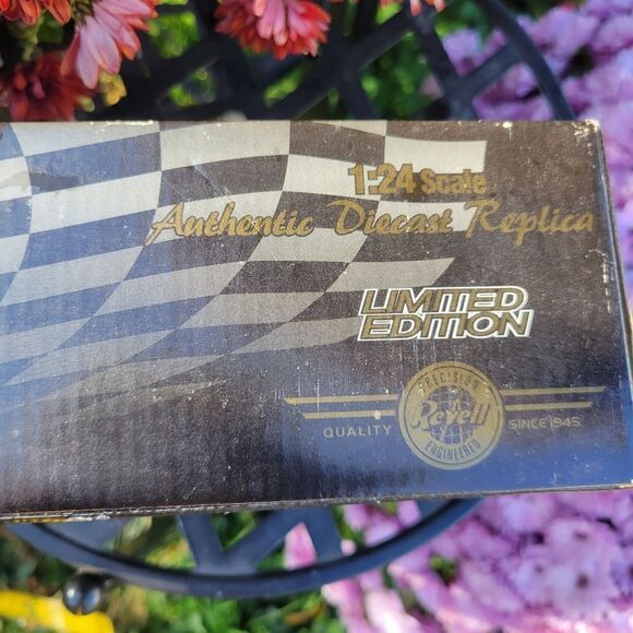 Nascar 1:24 scale Die Cast #47 - Picture 7 of 9